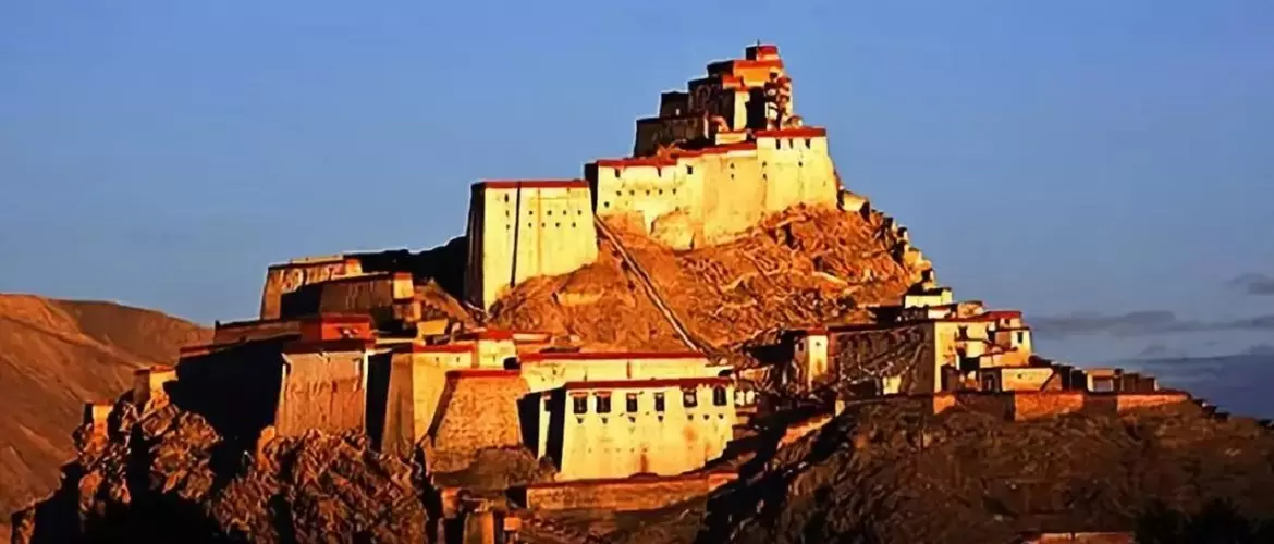 Gyantse Dzong – The Fortress Above