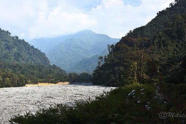 Geography: Where Hills Meet Fertile Plains
