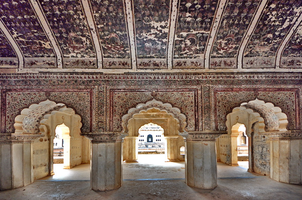 Murals, Architecture & Hidden Corners